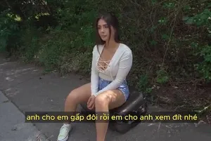 Bố dượng nắm thóp được bí mật cô con gái thường khoe dương vật nơi công cộng